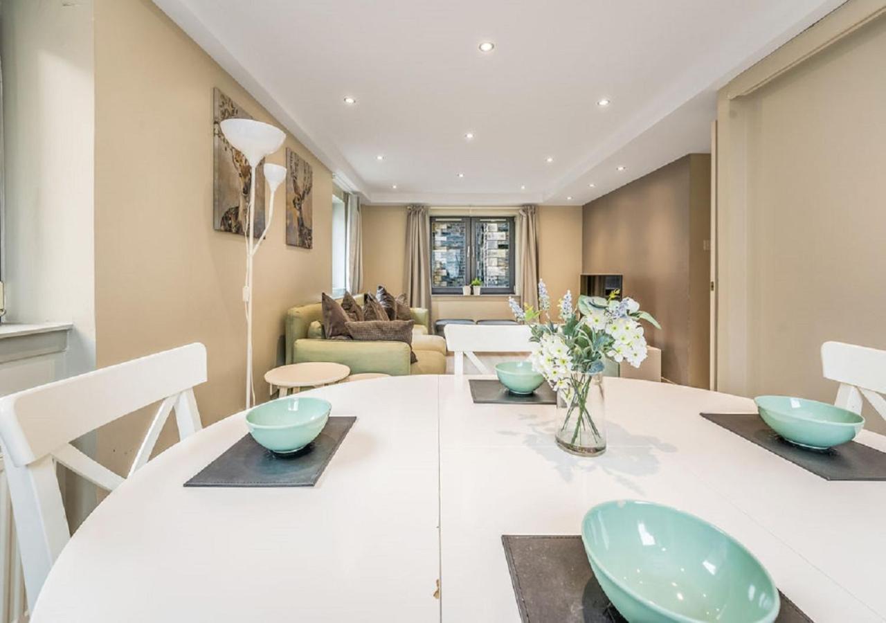 Heart Of Edinburgh's Old Town - Modern 2 Bedroom & Lift - Old Fishmarket Close.