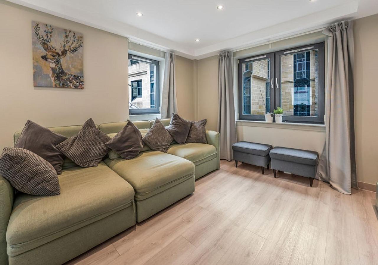 Heart Of Edinburgh's Old Town - Modern 2 Bedroom & Lift - Old Fishmarket Close. *