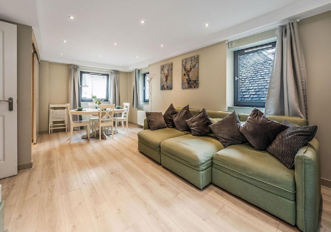 Apartment Heart Of Edinburgh's Old Town - Modern 2 Bedroom & Lift - Old Fishmarket Close. *