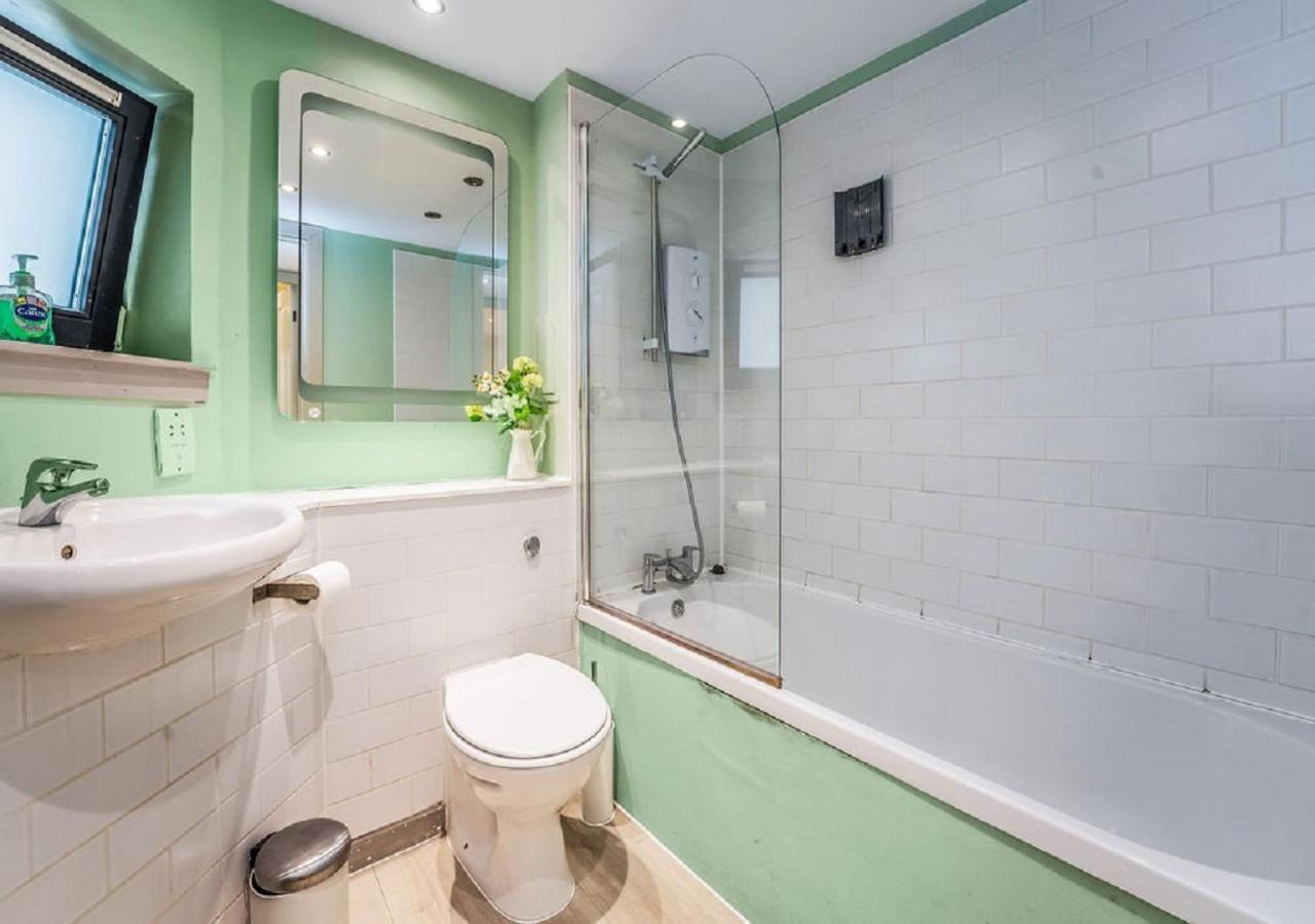 Heart Of Edinburgh's Old Town - Modern 2 Bedroom & Lift - Old Fishmarket Close.