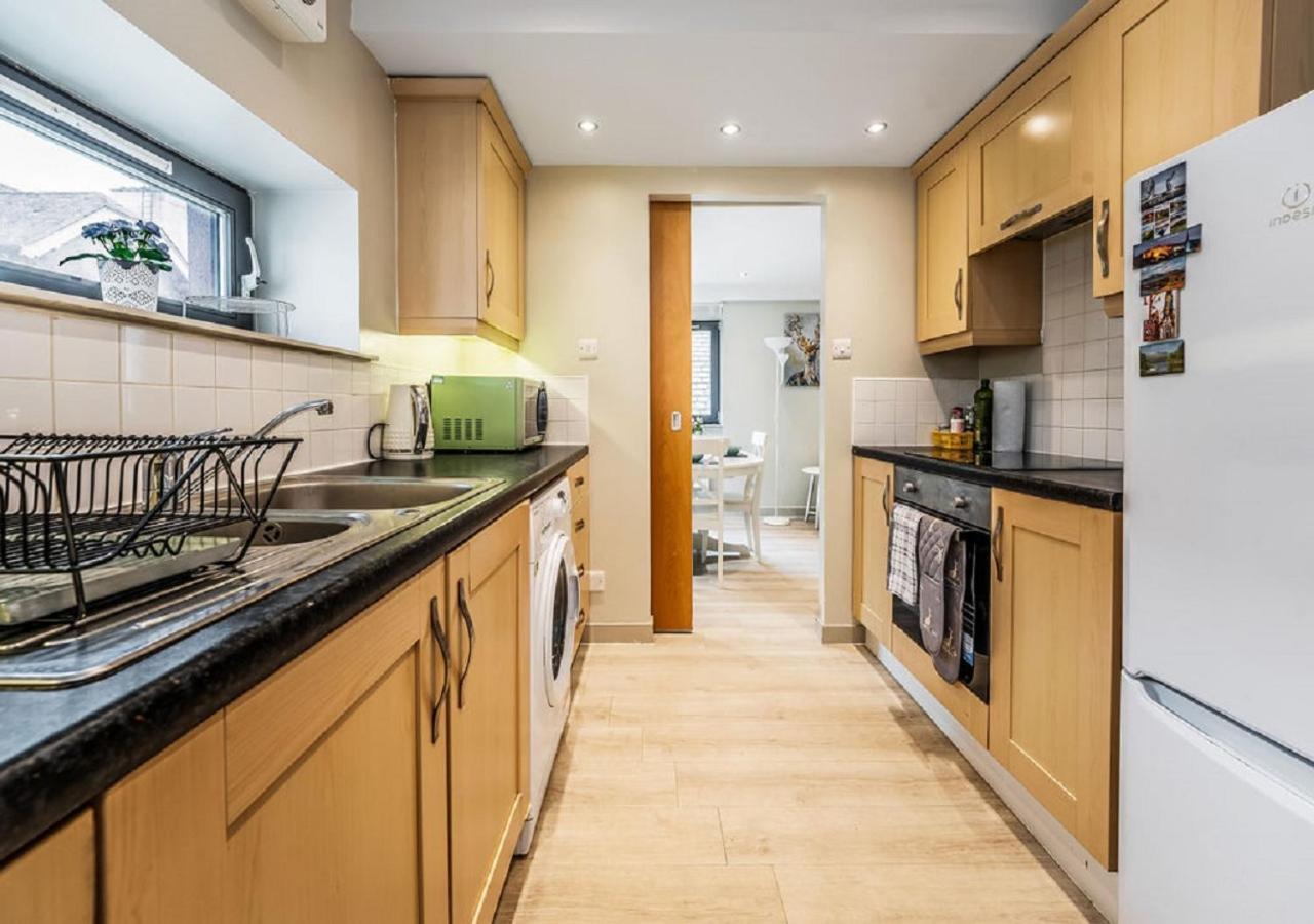 Heart Of Edinburgh's Old Town - Modern 2 Bedroom & Lift - Old Fishmarket Close. Apartment EDI