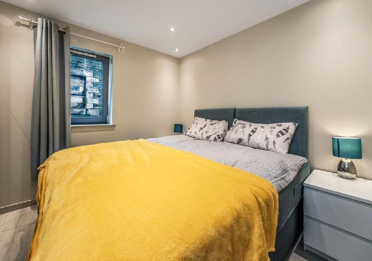 Heart Of Edinburgh's Old Town - Modern 2 Bedroom & Lift - Old Fishmarket Close. *