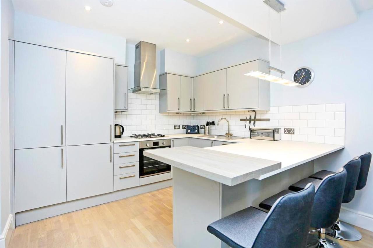 Ultra Modern, Stylish Next To Princes St Apartment *