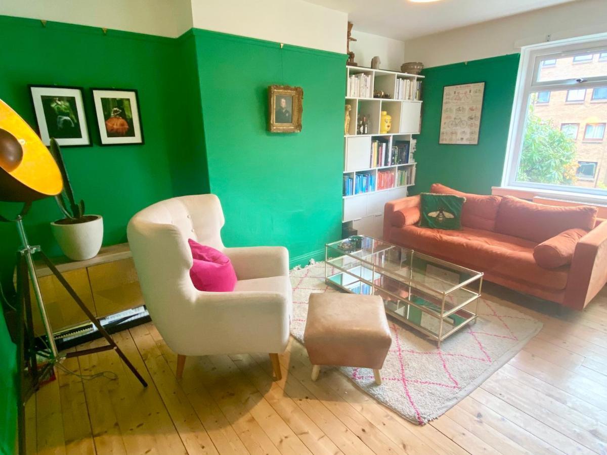 Sunny, Stylish 2-bed In Morningside Holiday home Edinburgh