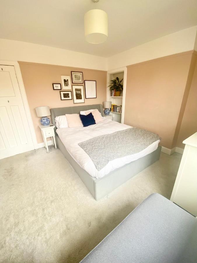 Sunny, Stylish 2-bed In Morningside Holiday home