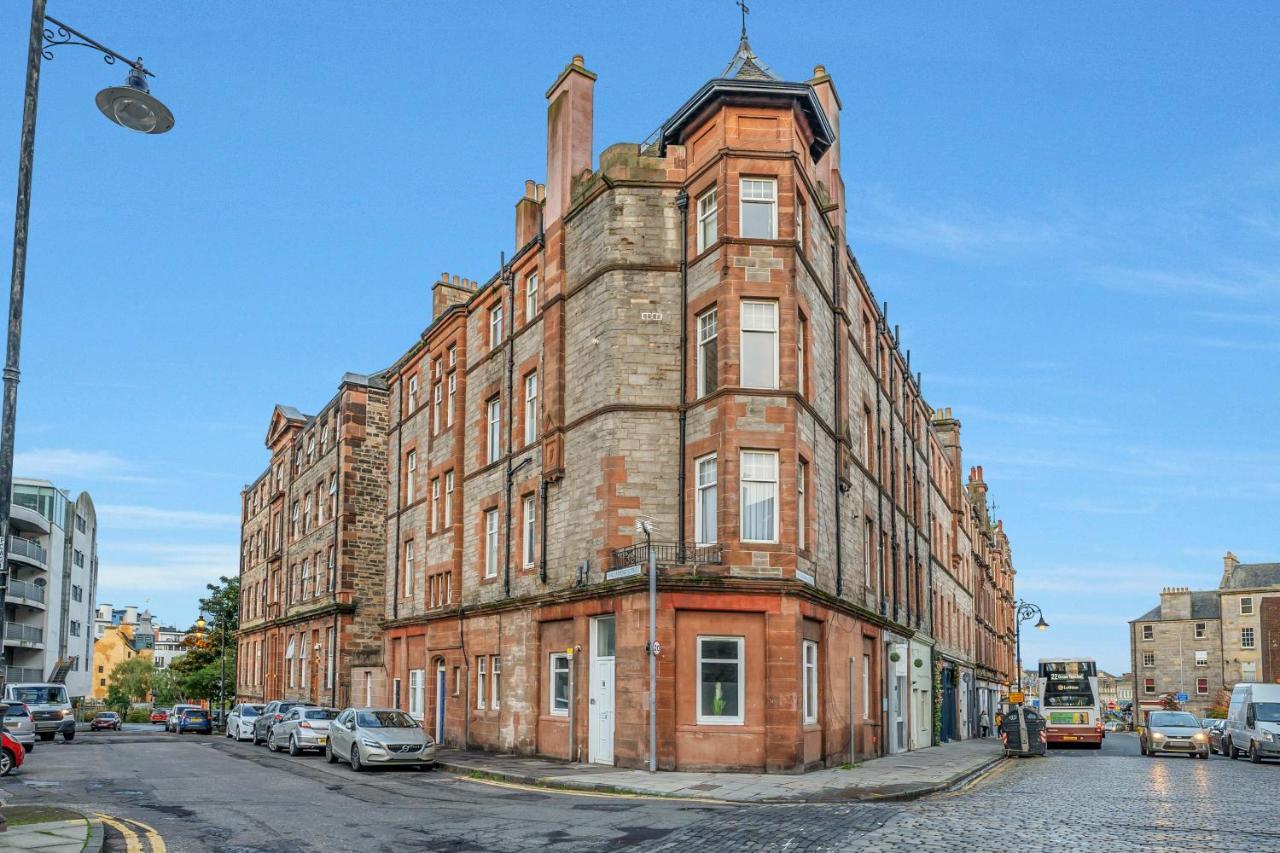 Private Ground Floor Main Door Entrance - Spacious 2 Bedroom - The Shore, Leith Appartement