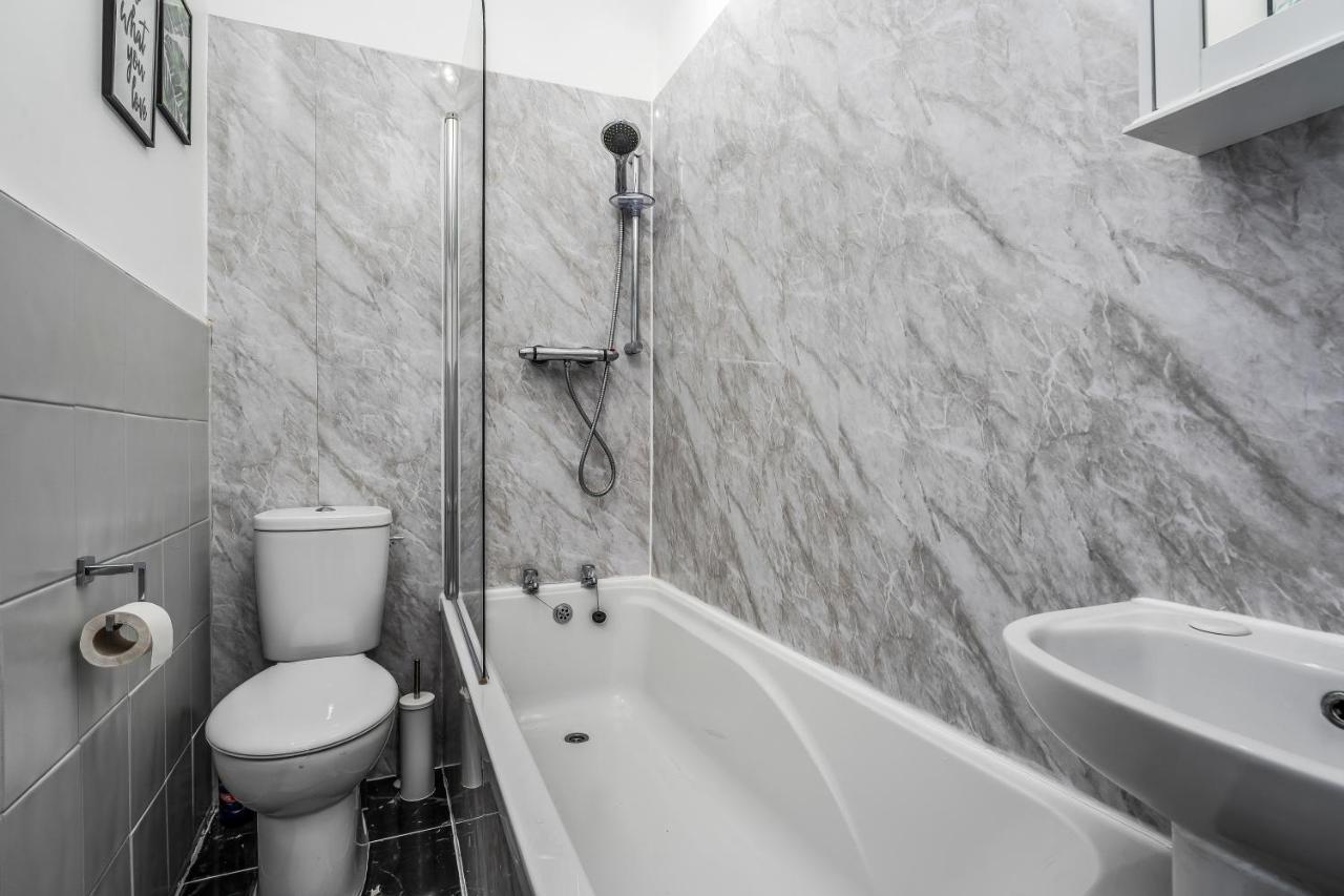 Private Ground Floor Main Door Entrance - Spacious 2 Bedroom - The Shore, Leith * EDI