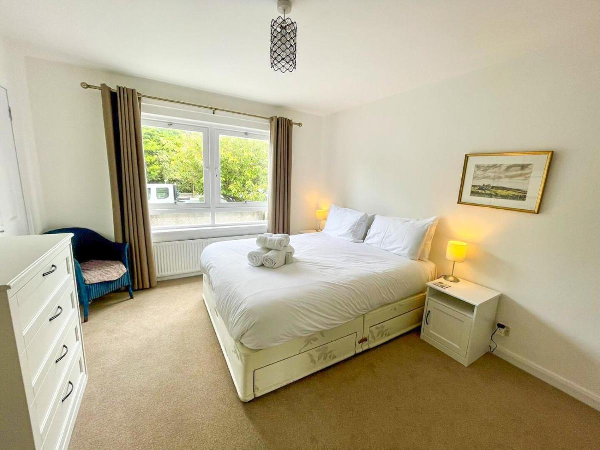 Suburban Bliss In Desirable Trinity, Free Parking Hébergement de vacances