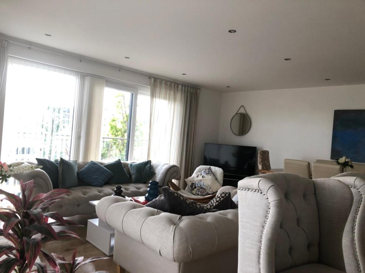 Stunning 3 Large Bedrooms 2 Bathrooms In Harbour * Edinburgh