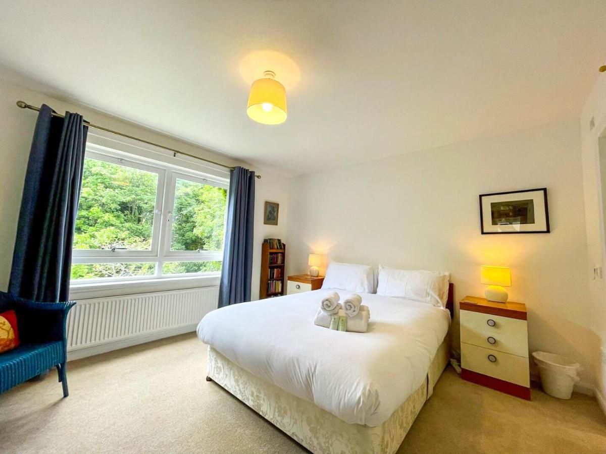 Suburban Bliss In Desirable Trinity, Free Parking Hébergement de vacances