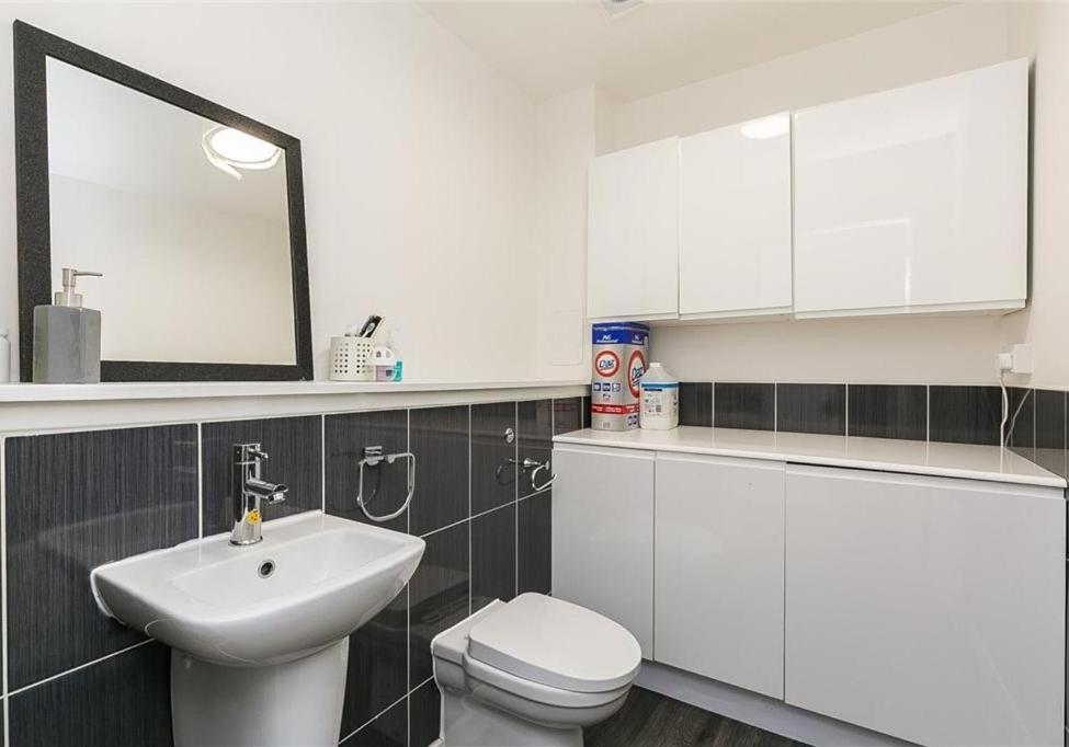 Beautiful 2 Bedroom House In * EDI