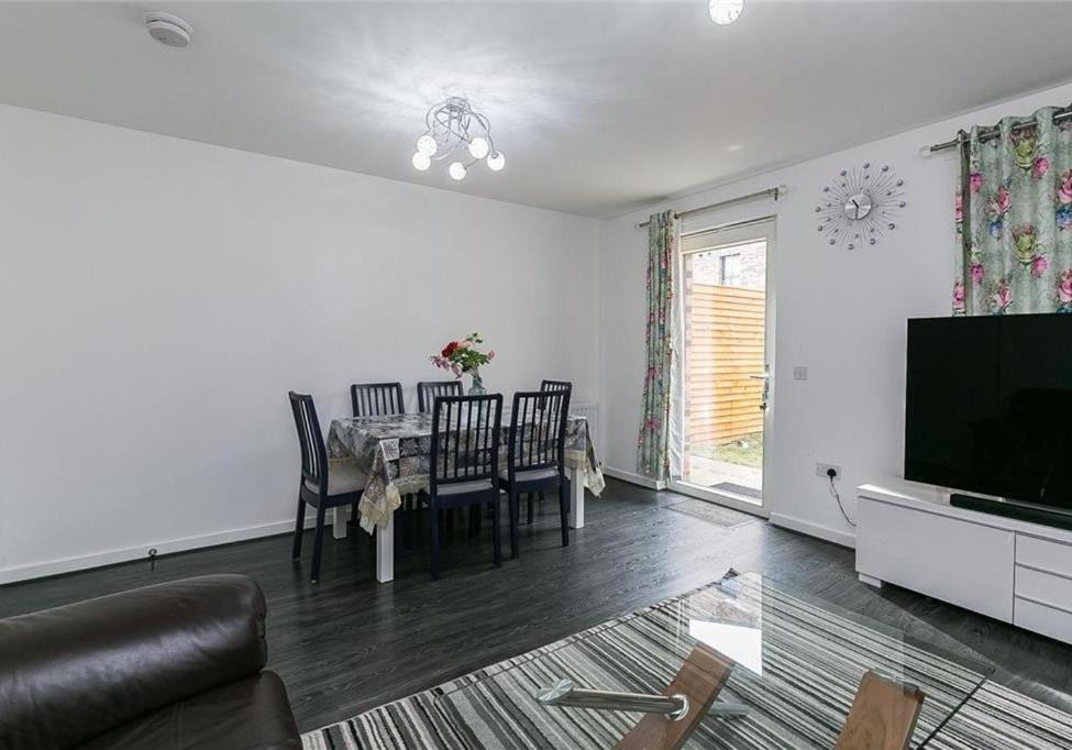 Beautiful 2 Bedroom House In *