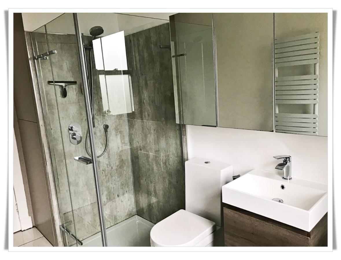 Apartment Spacious And Modern 2 Bedroom Flat Near The Centre *