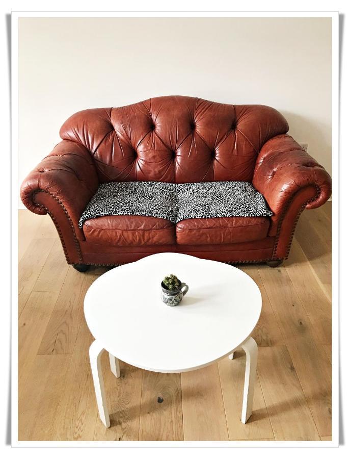 Spacious And Modern 2 Bedroom Flat Near The Centre *