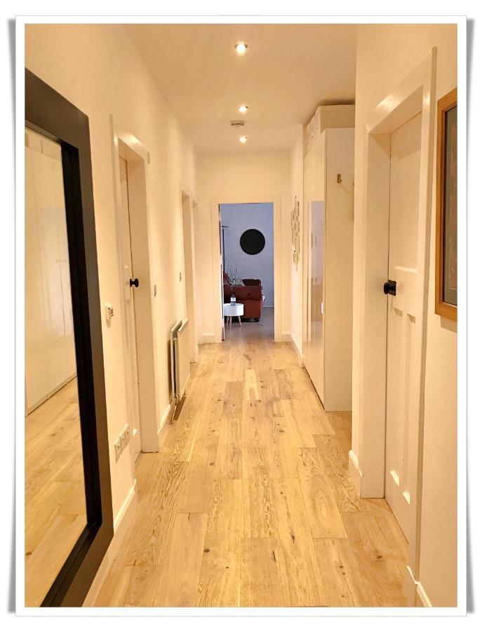Spacious And Modern 2 Bedroom Flat Near The Centre * EDI