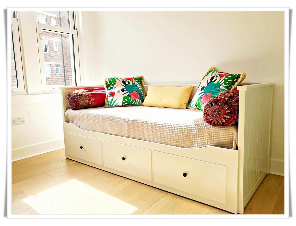 Spacious And Modern 2 Bedroom Flat Near The Centre