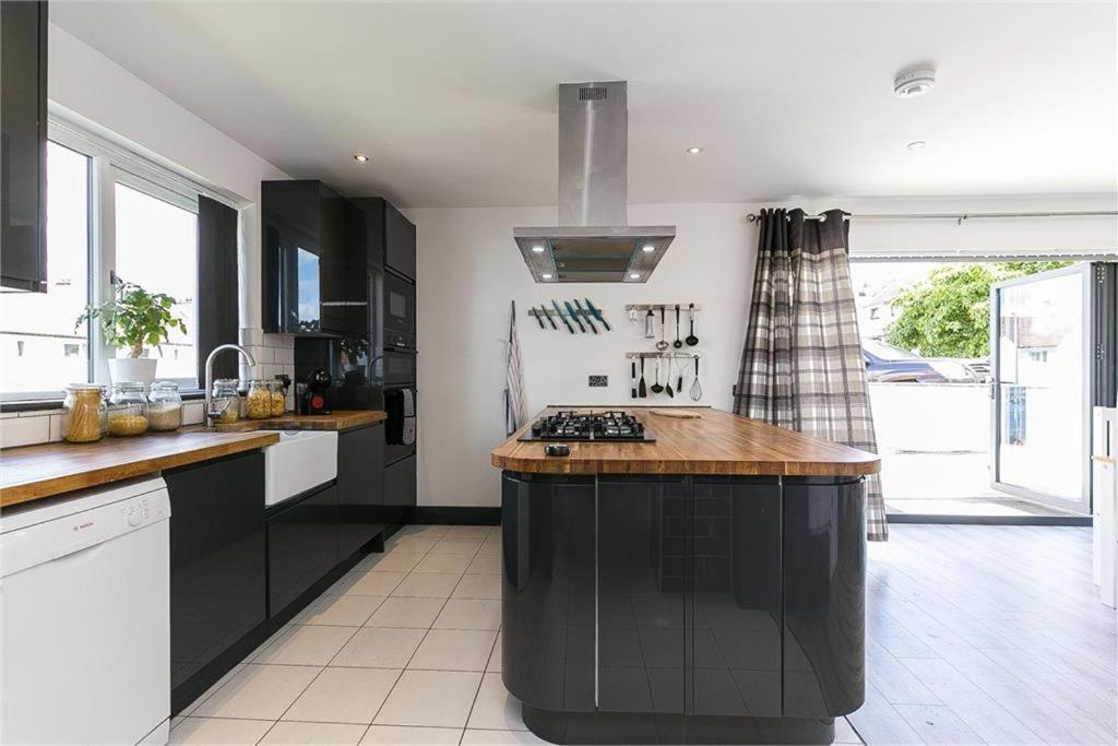 Dreghorn House - 10 Beds 2,5 Ba - Private Parking - Free Wifi Ferienhaus *