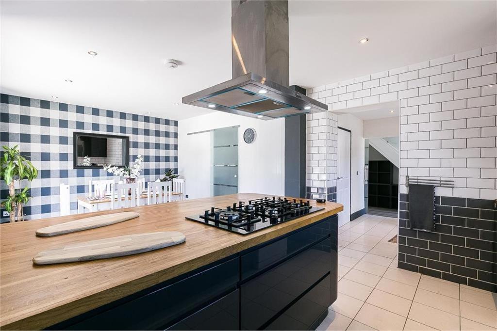 Dreghorn House - 10 Beds 2,5 Ba - Private Parking - Free Wifi EDI