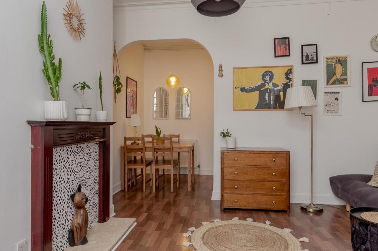 Stylish Flat In With Private Garden * Edinburgh