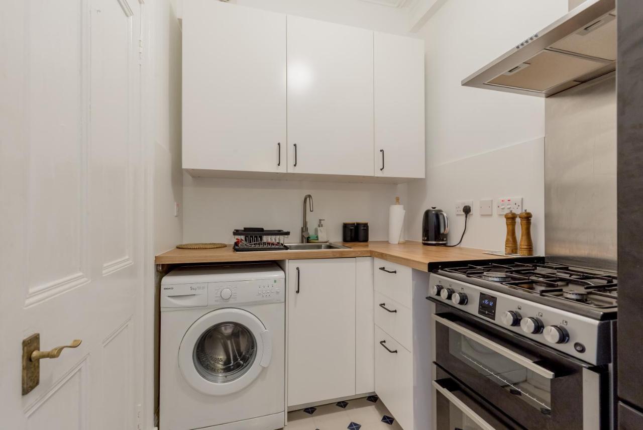 Stylish Flat In With Private Garden Apartment *