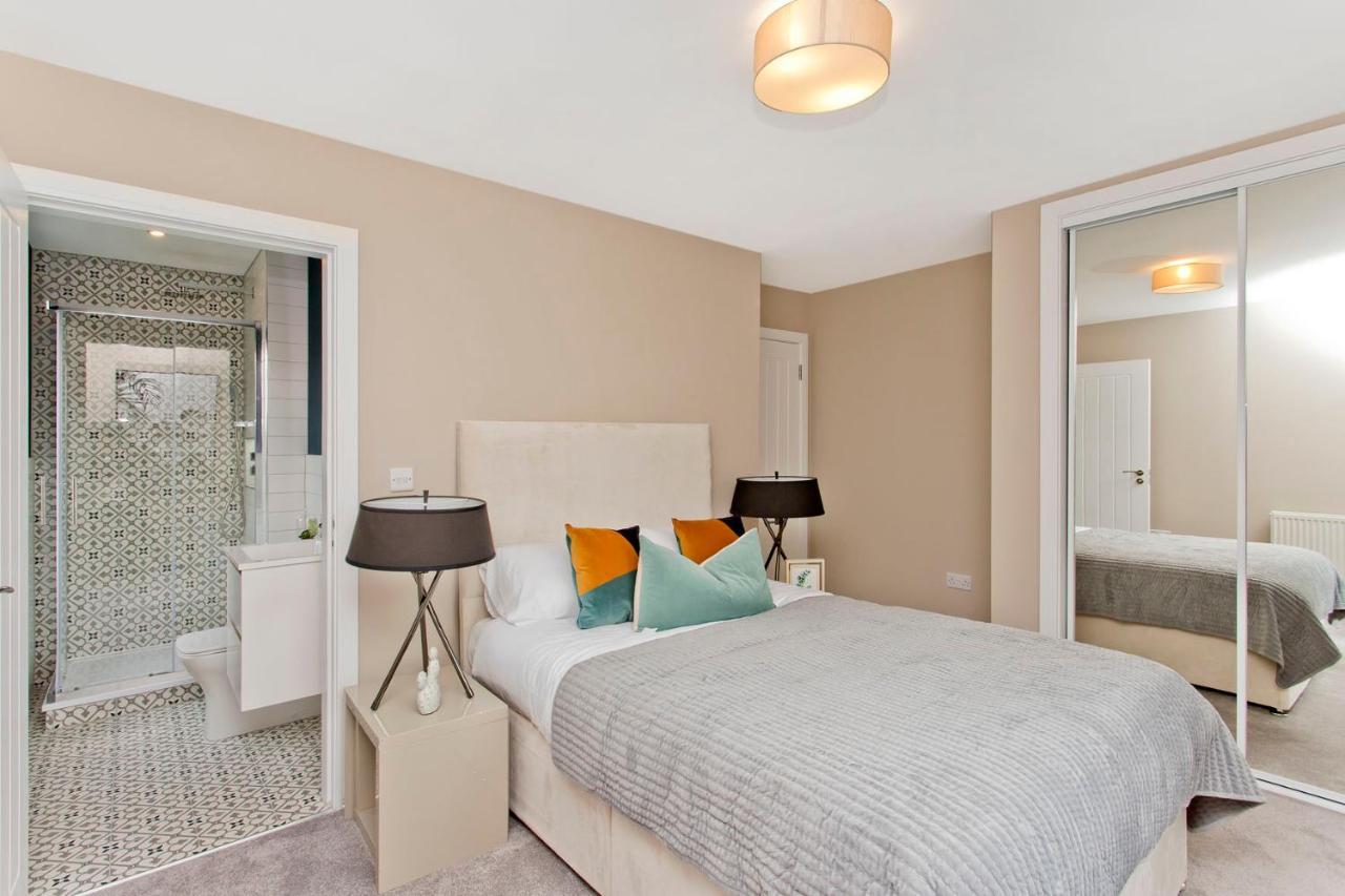 Apartment Modern Centre 2 Bedroom 2 Bathroom Apartments, Main Door Ground With Private Parking
