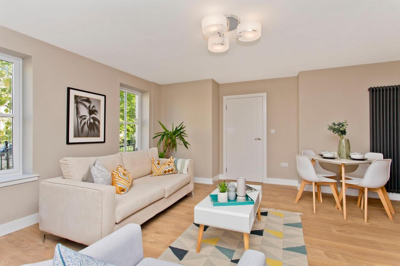Modern Centre 2 Bedroom 2 Bathroom Apartments, Main Door Ground With Private Parking Apartment EDI