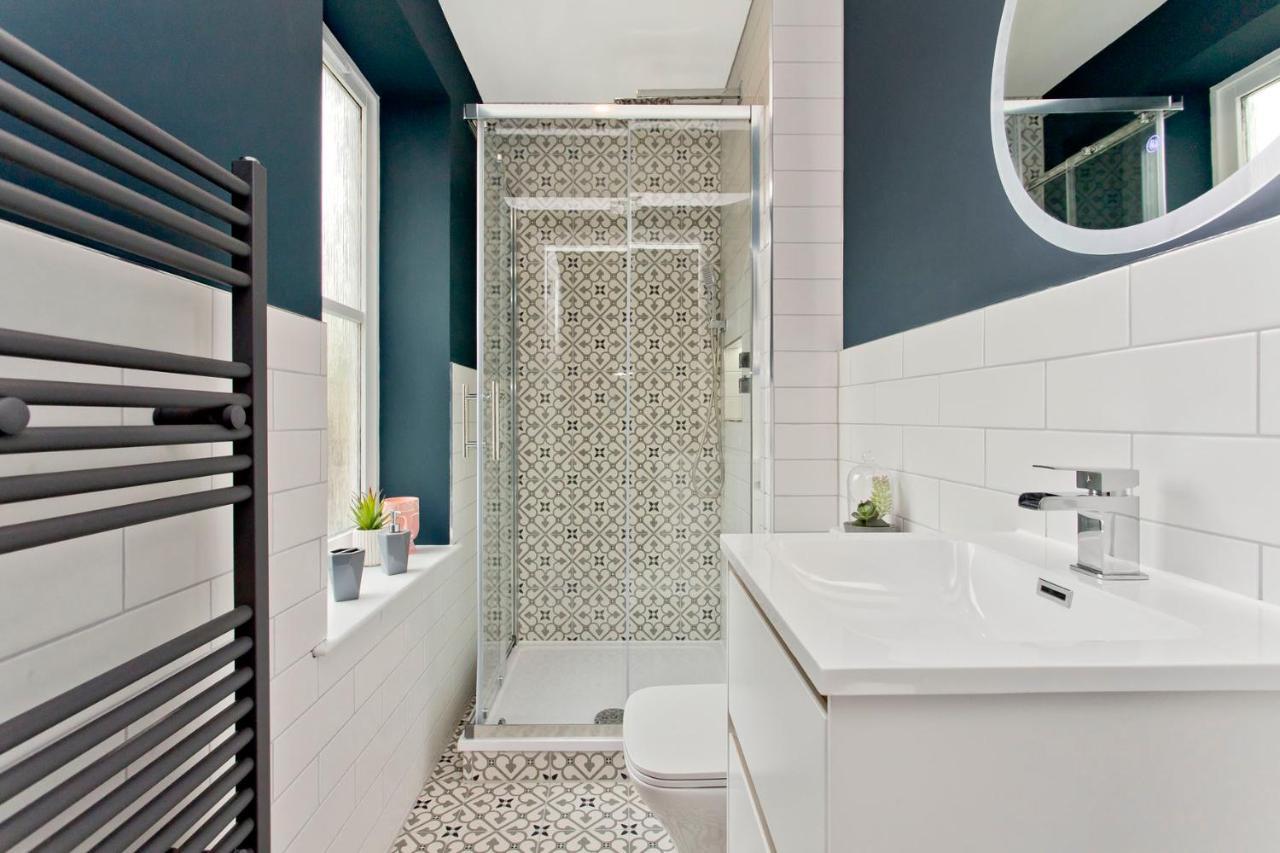 Modern Centre 2 Bedroom 2 Bathroom Apartments, Main Door Ground With Private Parking Apartment
