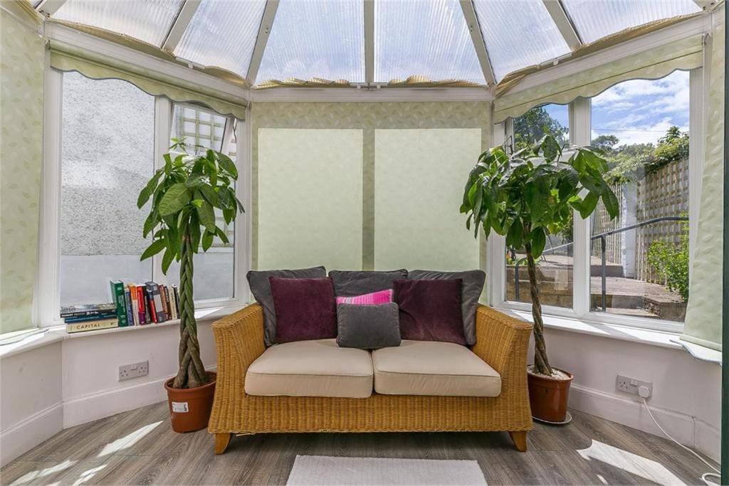 Dreghorn House - 10 Beds 2,5 Ba - Private Parking - Free Wifi