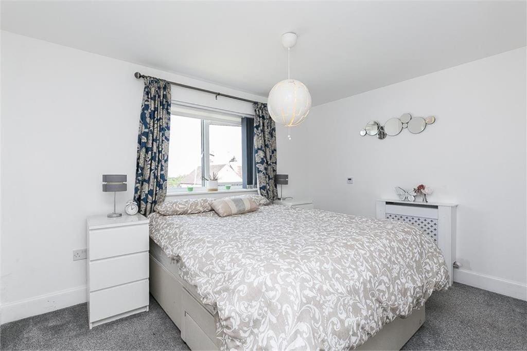 Dreghorn House - 10 Beds 2,5 Ba - Private Parking - Free Wifi Ferienhaus *