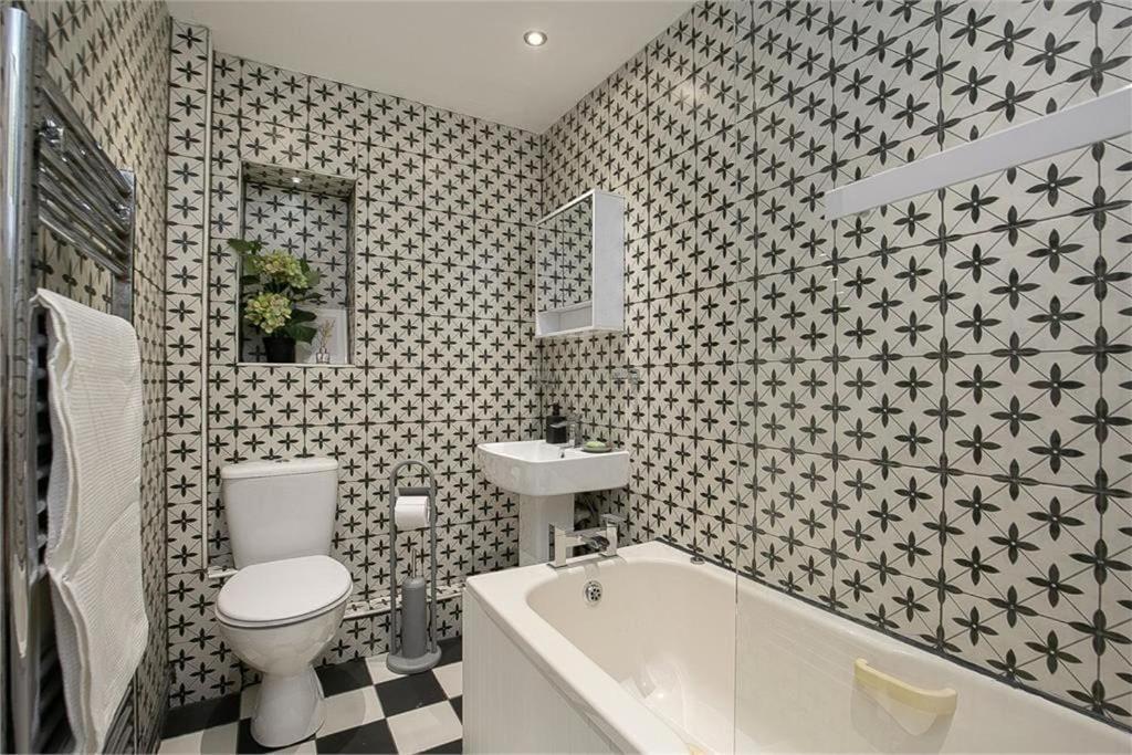 Dreghorn House - 10 Beds 2,5 Ba - Private Parking - Free Wifi Ferienhaus EDI