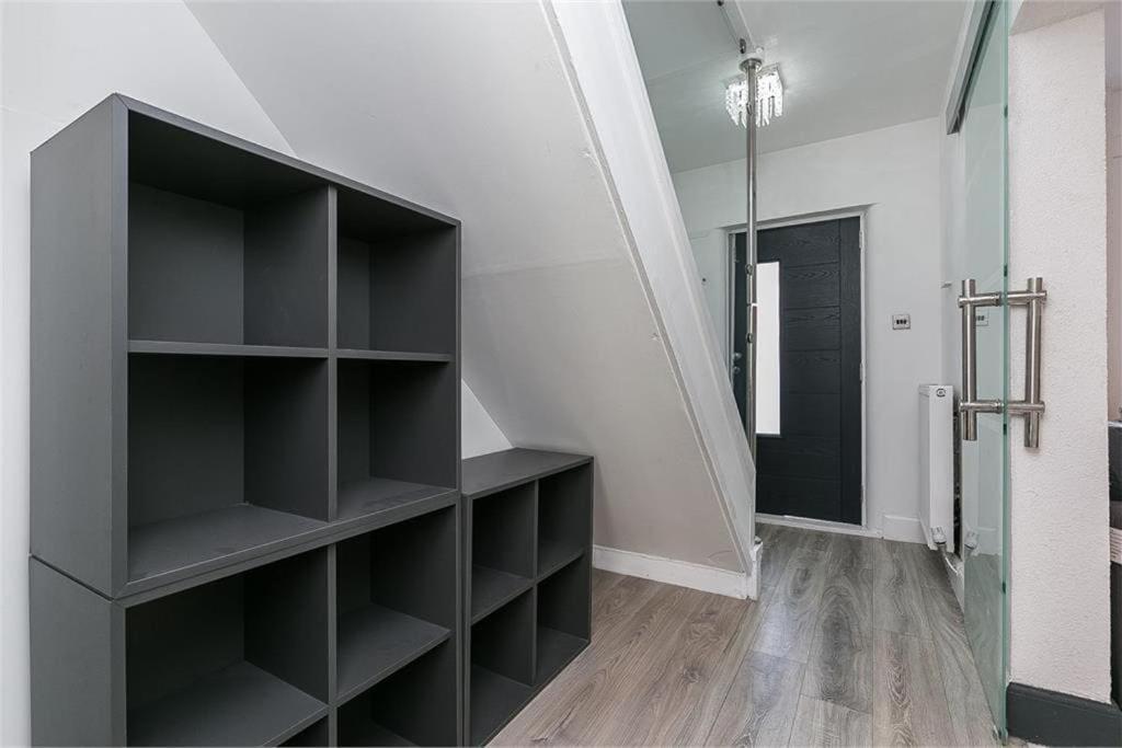 Dreghorn House - 10 Beds 2,5 Ba - Private Parking - Free Wifi Ferienhaus
