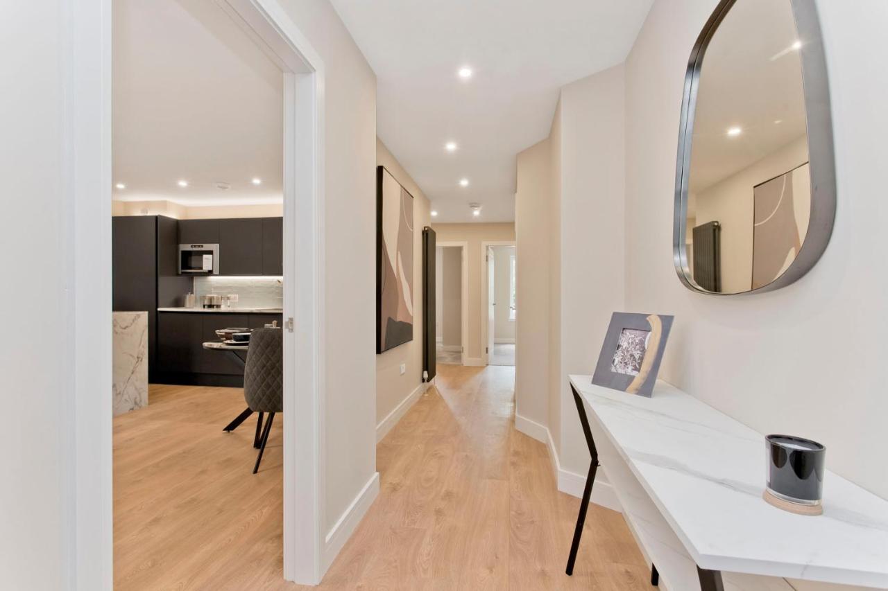 Modern Centre 2 Bedroom 2 Bathroom Apartments, Main Door Ground With Private Parking Apartment *