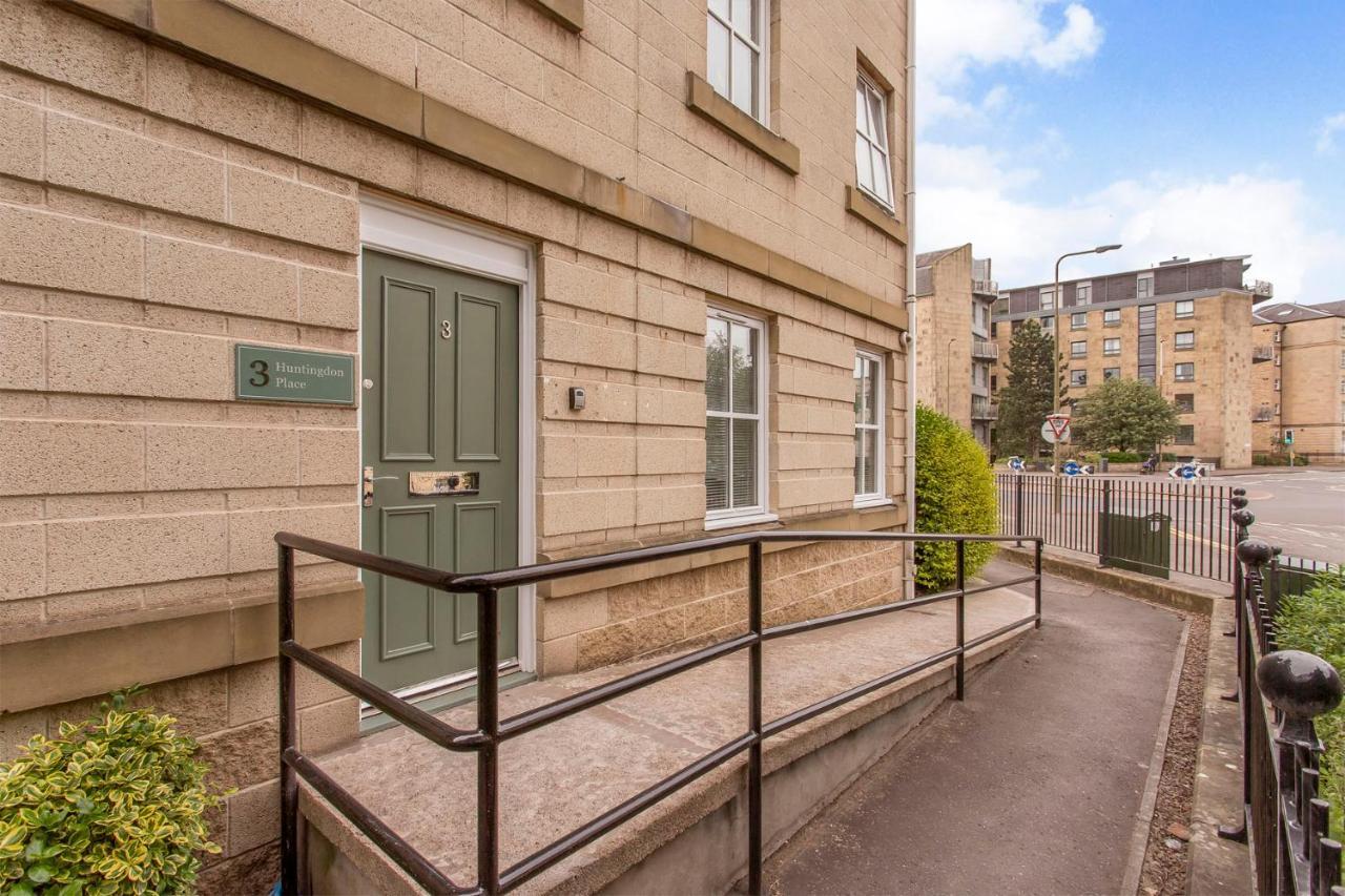 Modern Centre 2 Bedroom 2 Bathroom Apartments, Main Door Ground With Private Parking Apartment EDI