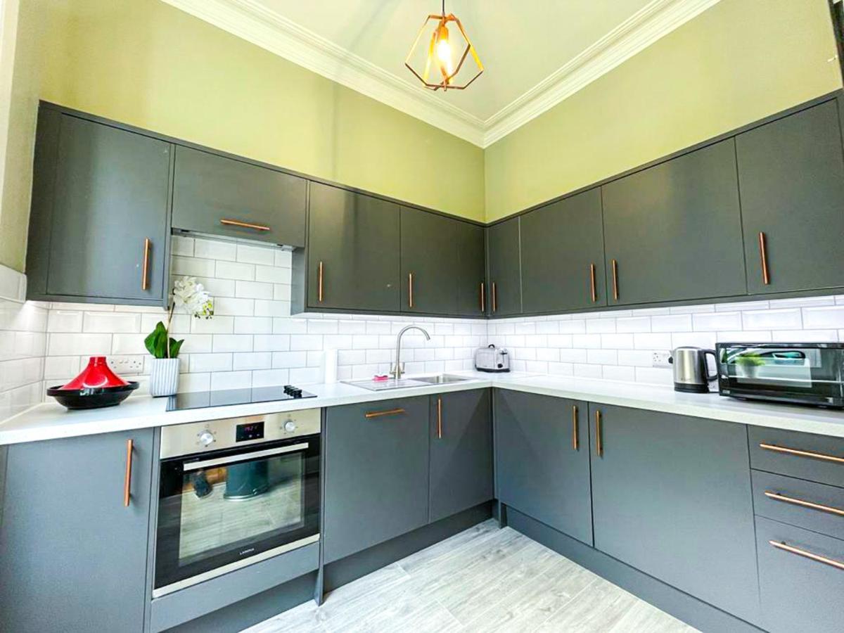 Desirable 2 Bed Near Castle Appartement