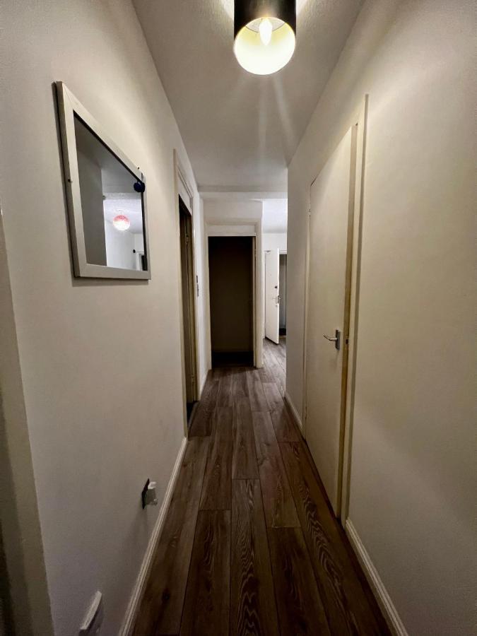 Lovely 2 Bedroom - Centre Apartment *