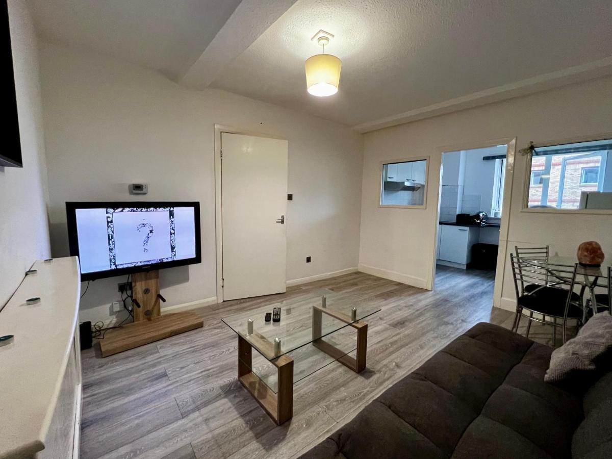 Apartment Lovely 2 Bedroom - Centre EDI