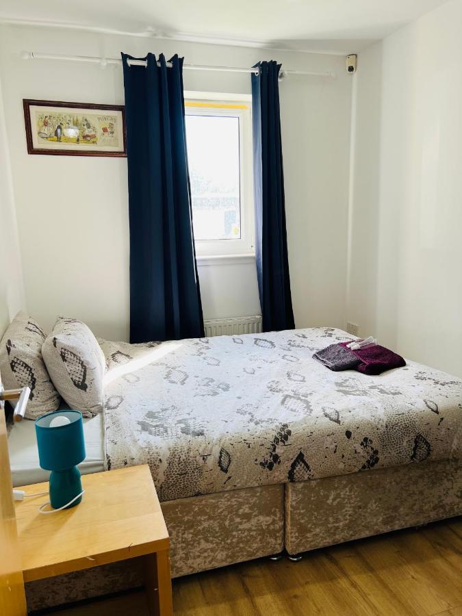 Fabulous 2bed 2bath Ground Floor Serviced Near * Edinburgh