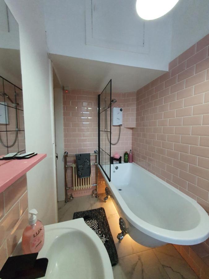 The Flat With The Pink Door EDI