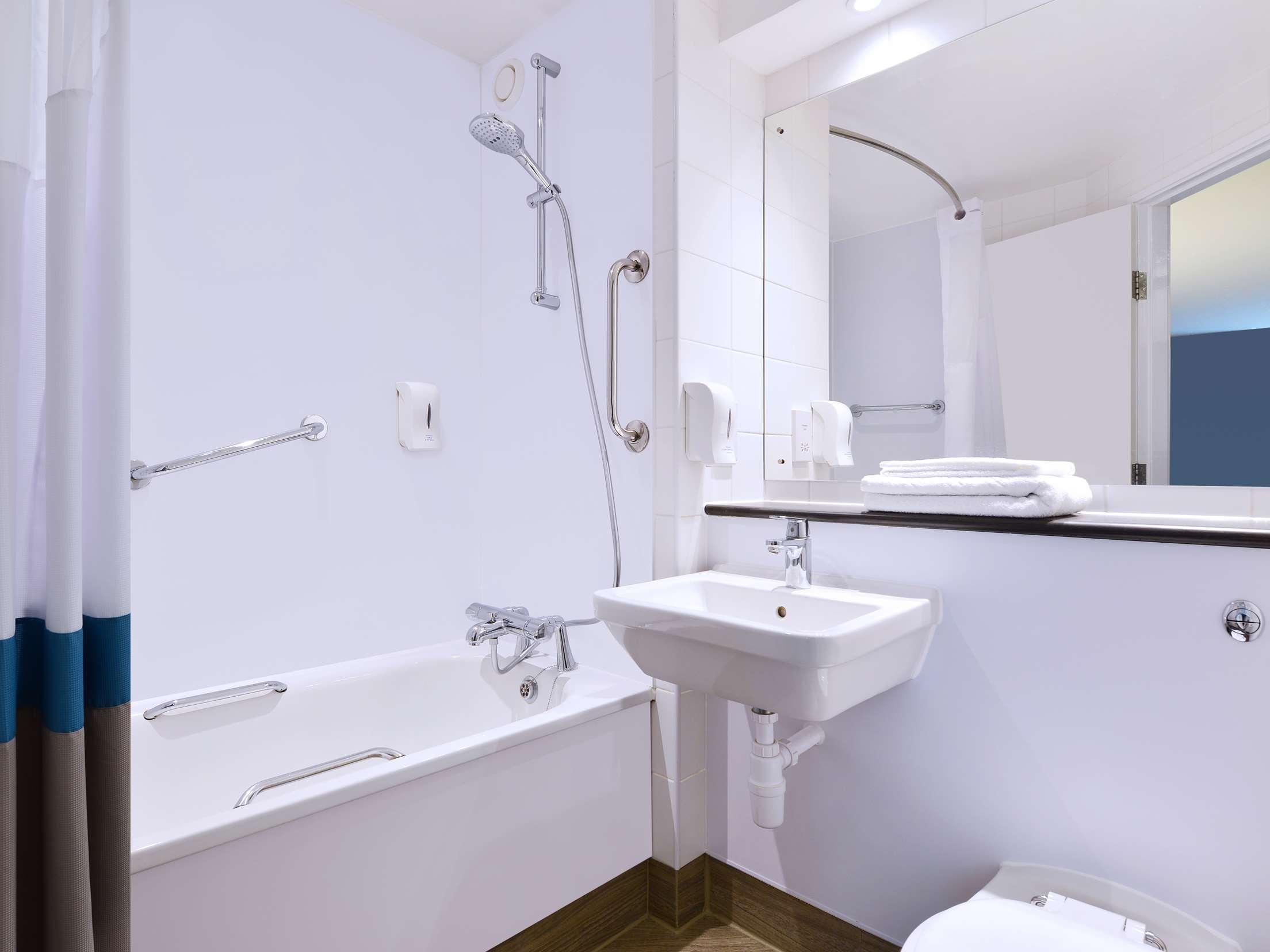 Travelodge Central 3*