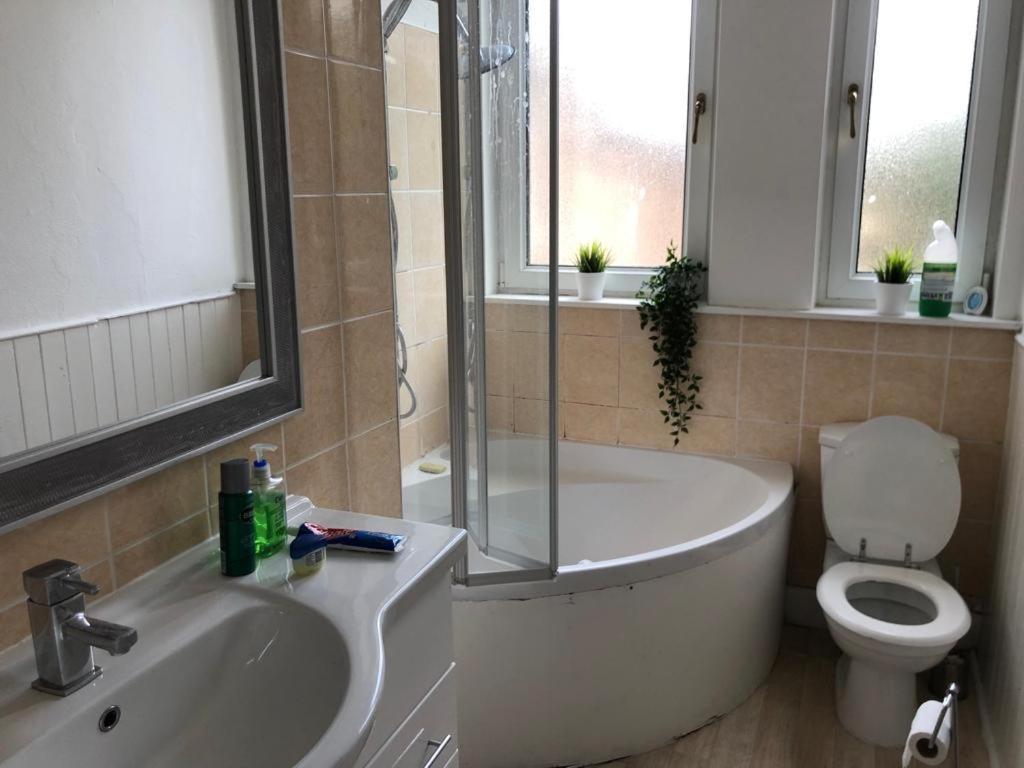 Lovely 2 Bedroom Close To City Centre EDI