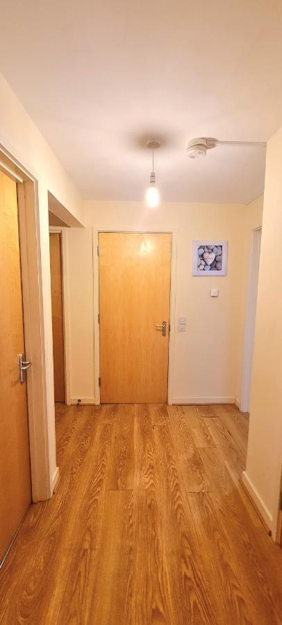 Elegant 2 Bedroom Centre - Free Parking - Private Balcony - Stunning Views Apartment *