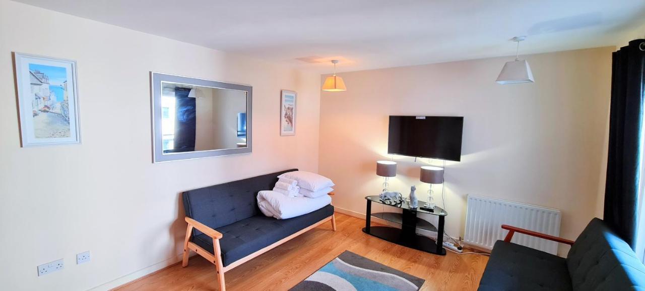 Elegant 2 Bedroom Centre - Free Parking - Private Balcony - Stunning Views Apartment *