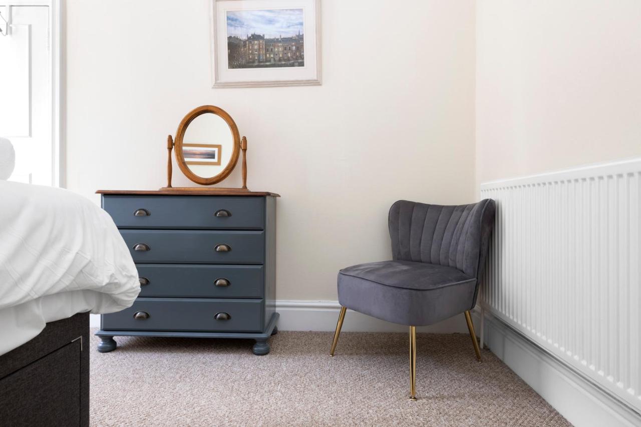 Joivy Modern Flat On Rose Street Edinburgh