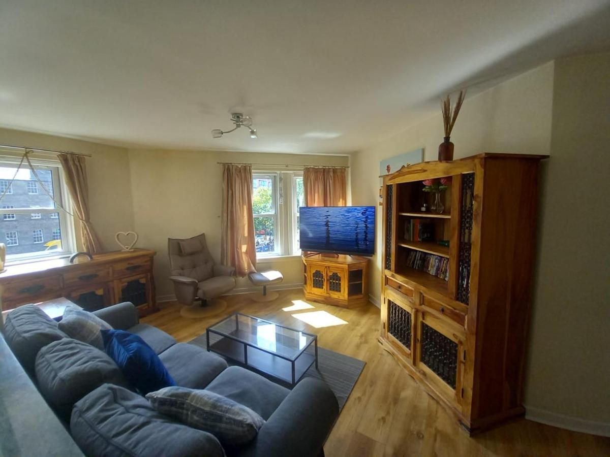 Apartment 3 Bedrooms Flat In Central Old Town , Grassmarket Heart Of Flat Sleeps 6 , Eh1 Edinburgh