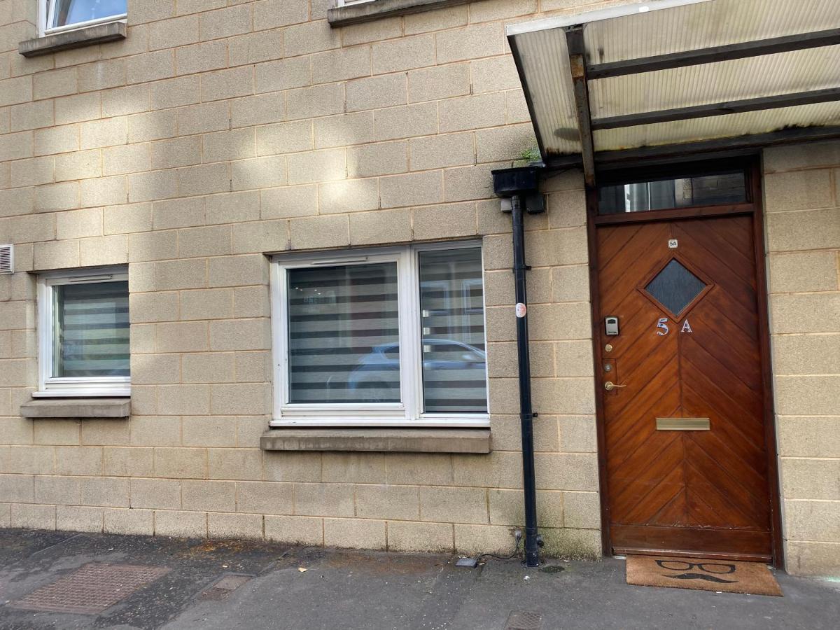 Private Main Door Lovely 2 Bedroom *