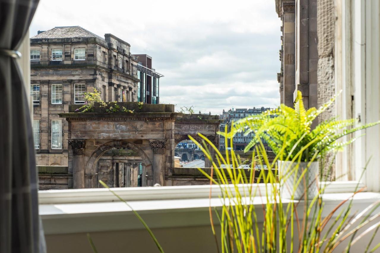 Downtown And 1 Bed In Apartment Edinburgh