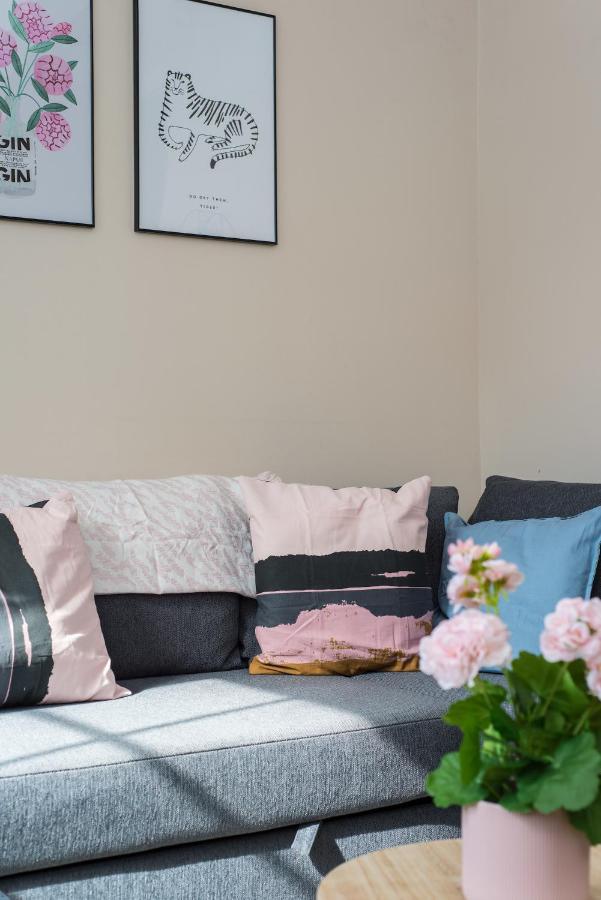 Downtown And 1 Bed In Edinburgh