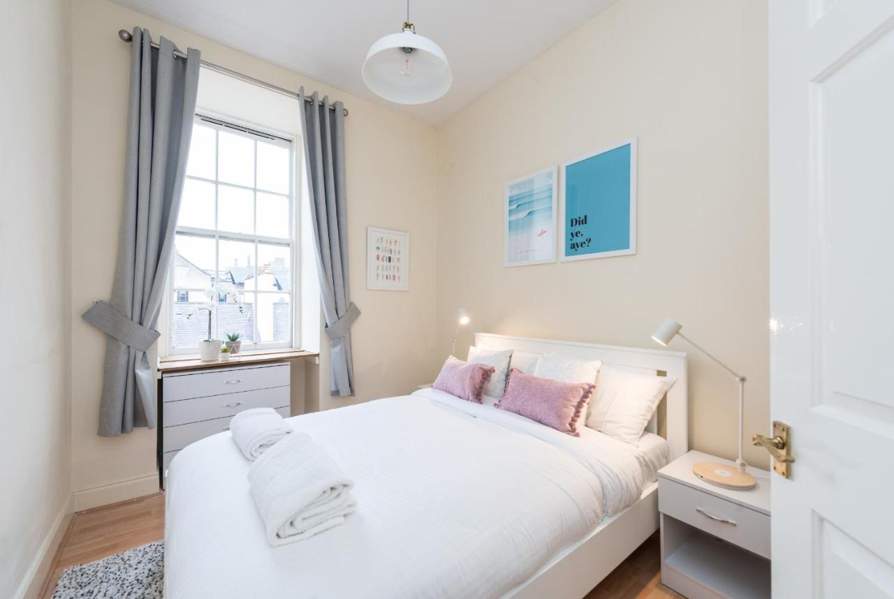 Bright And Modern 2 Bed Apartment Edinburgh