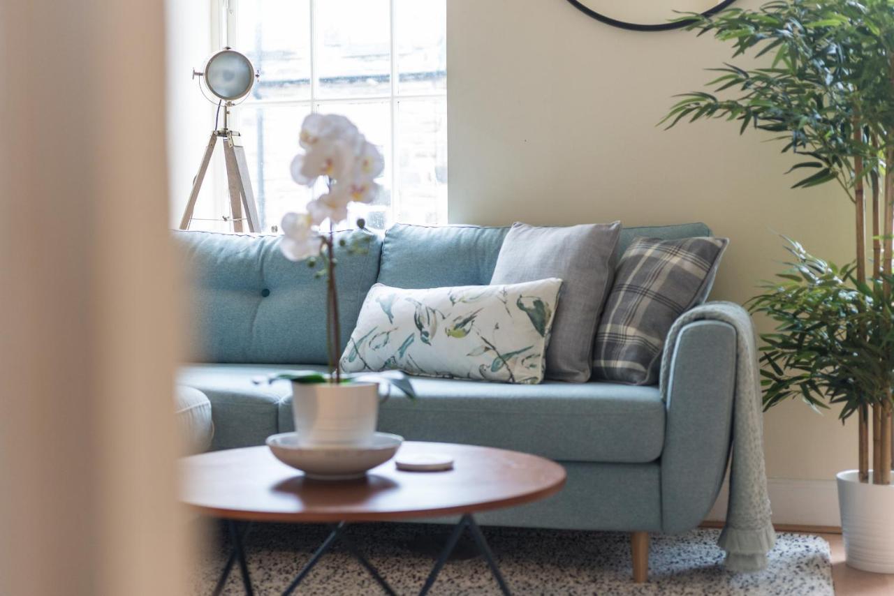 Bright And Modern 2 Bed Apartment