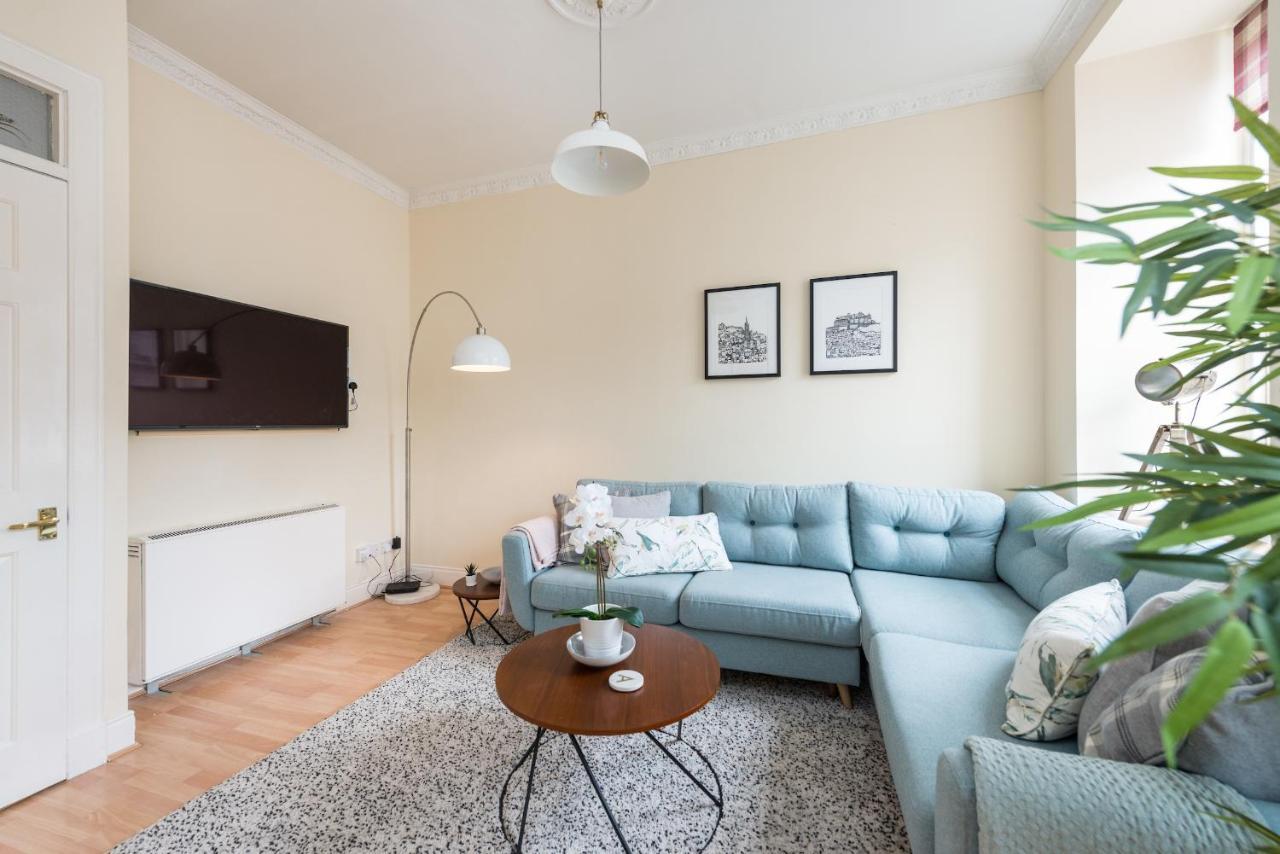 Bright And Modern 2 Bed Apartment